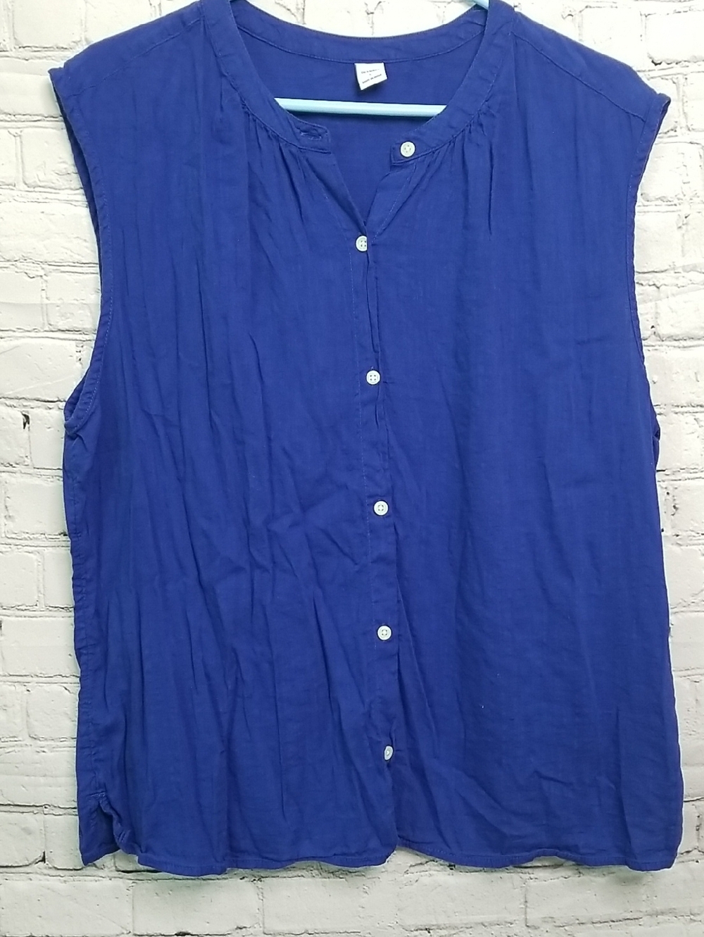 Old Navy womens top sleeveless size Large. EUC